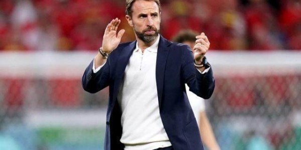 半岛体育官网-南门：半场换边两人都进球 拉什福德：难得进任意球