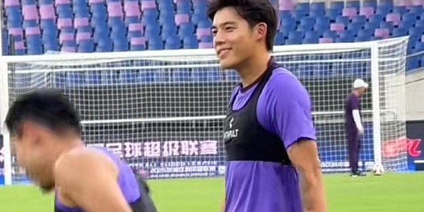 半岛体育在线-于根伟：李嗣镕的职业素养很好，知道要通过努力慢慢获得机会