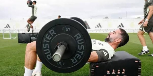 半岛体育-马卡：皇马将在3周内参加7场比赛，球员目前状态出色