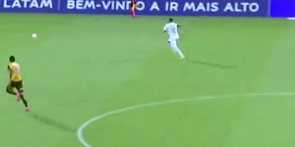 半岛体育网址-巅峰不再！34岁内马尔冲刺画面引发热议，速度太慢救球不及