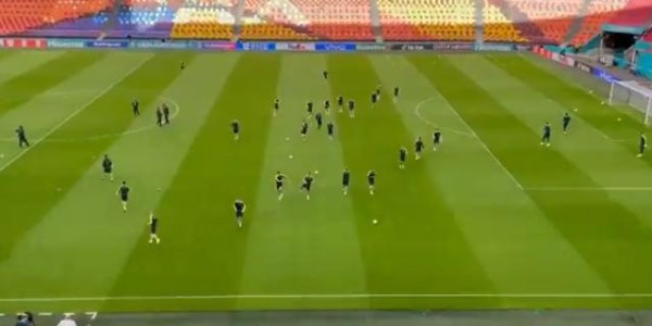 半岛体育APP-欧洲杯第一场雨战来袭?布加勒斯特球场成了游泳池